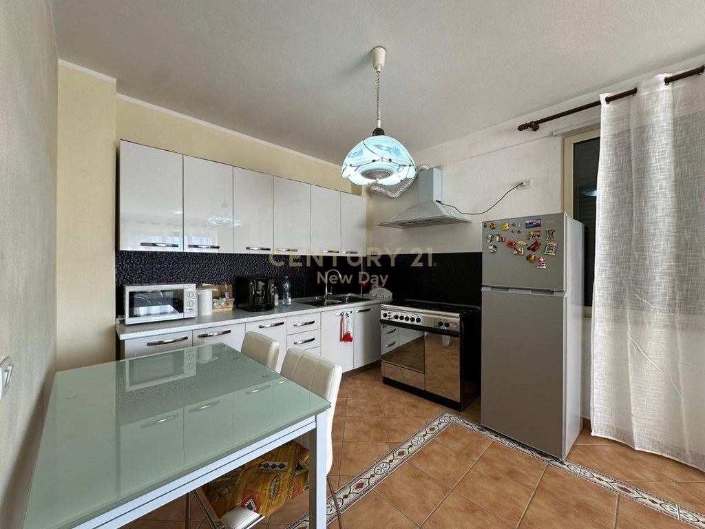 Jeper me Qira Apartament 1+1 në Qender te Durrësit 40000 Leke