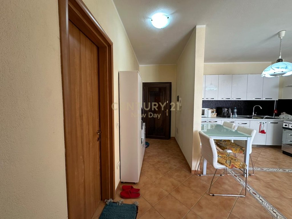 Jeper me Qira Apartament 1+1 në Qender te Durrësit 40000 Leke
