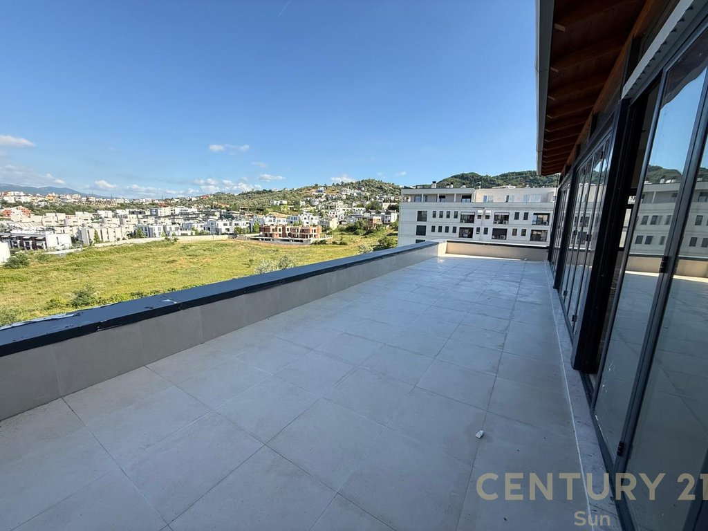 Penthouse ne shitje  3+1+2+ 2 poste parkimi te perfshira ne cmim te  Liqeni i Thatë, Tirana