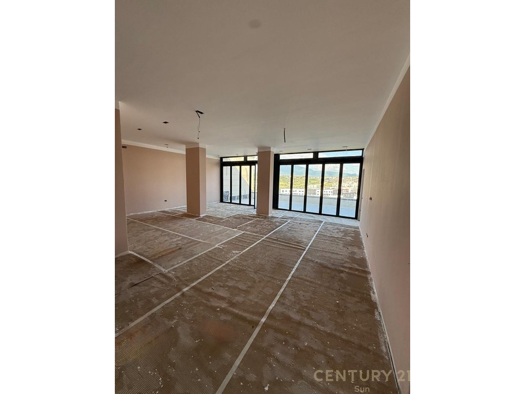 Penthouse ne shitje  3+1+2+ 2 poste parkimi te perfshira ne cmim te  Liqeni i Thatë, Tirana