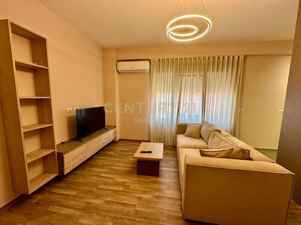 APARTAMENT 1+1 ME QIRA, RRUGA DALIP TOPI, FRESK!