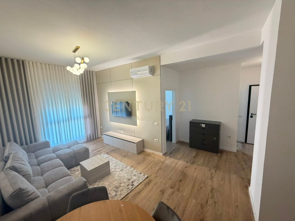 Jepet me qira apartament 1+1, totalisht i mobiluar, i sapo përfunduar dhe i pabanuar më parë.