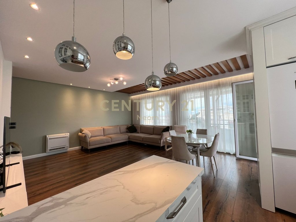 JEPET ME QIRA , PENTHOUSE MODERN 2 +1+2 + Post Parkimi, Te Liqeni Artificial!