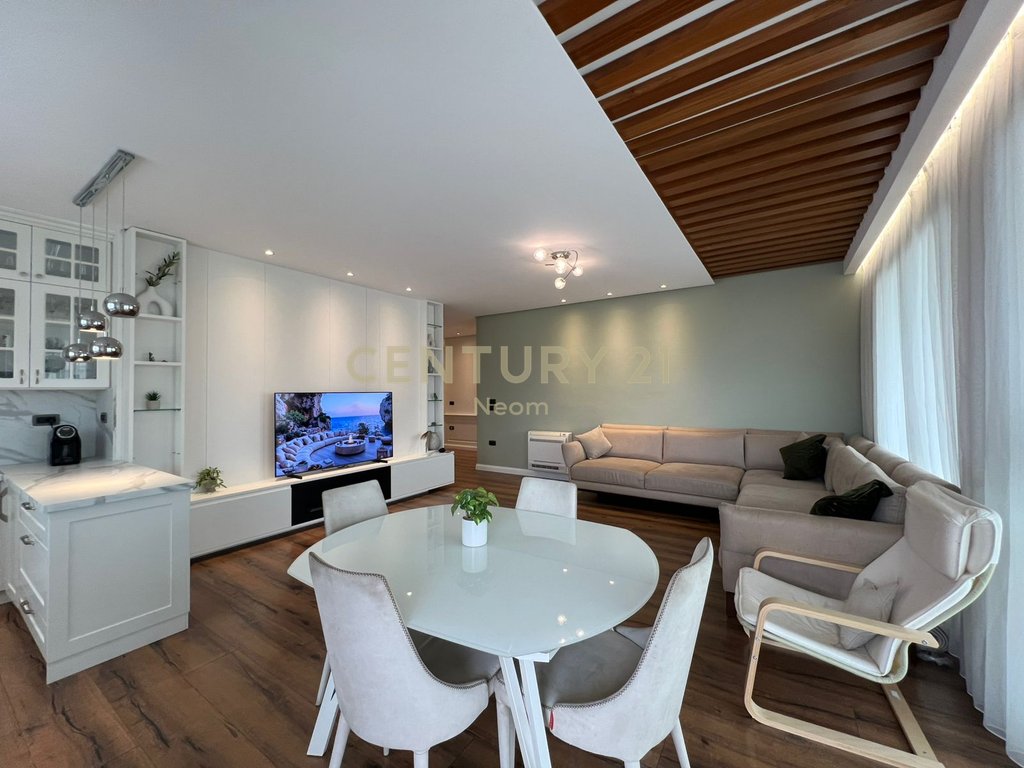JEPET ME QIRA , PENTHOUSE MODERN 2 +1+2 + Post Parkimi, Te Liqeni Artificial!