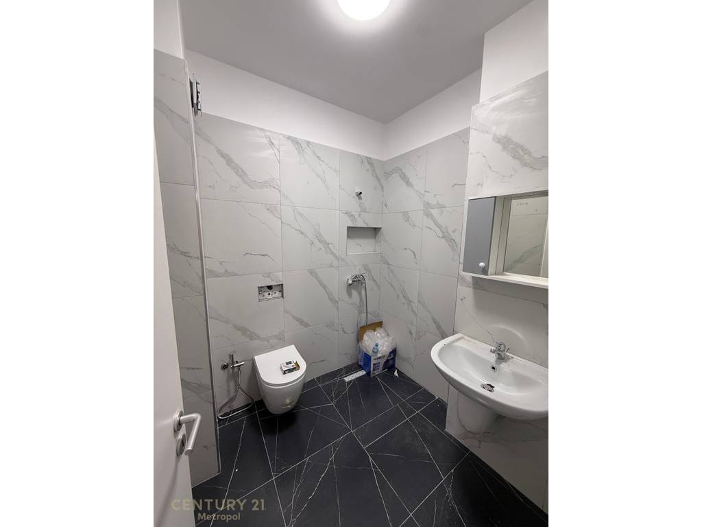 JEPET ME QIRA APARTAMENT 2+1+2, REZIDENCA AURA, LAPRAKË!