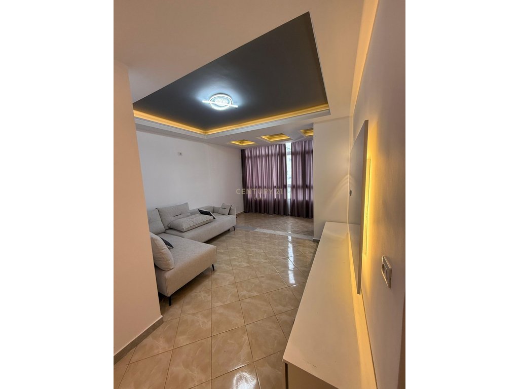 Jepet me qira Aparatament 2+1 totalisht i rinovuar ne Skel prane Hotel Partner!