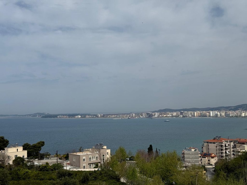 SHITET APARTAMENT ,ME PAMJE NE DET, 2+1+GARAZH  NE RRUGEN "DHIMITER KONOMI",!