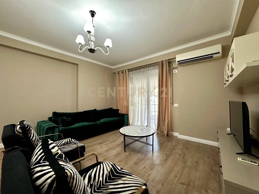 QIRA, APARTAMENT 3+1+2 me POST PARKIMI, KOPSHTI BOTANIK‼️