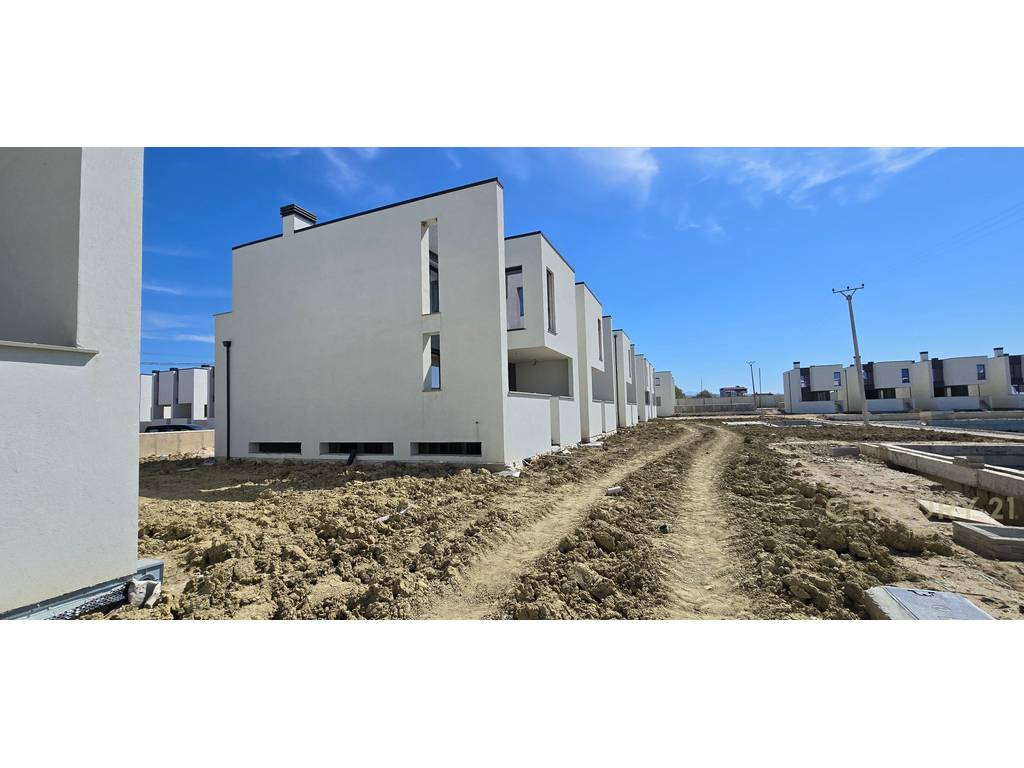 VILE 3-KATESHE ME PISHINE TE TURQUOISE MARINA, GJIRI I LALEZIT!