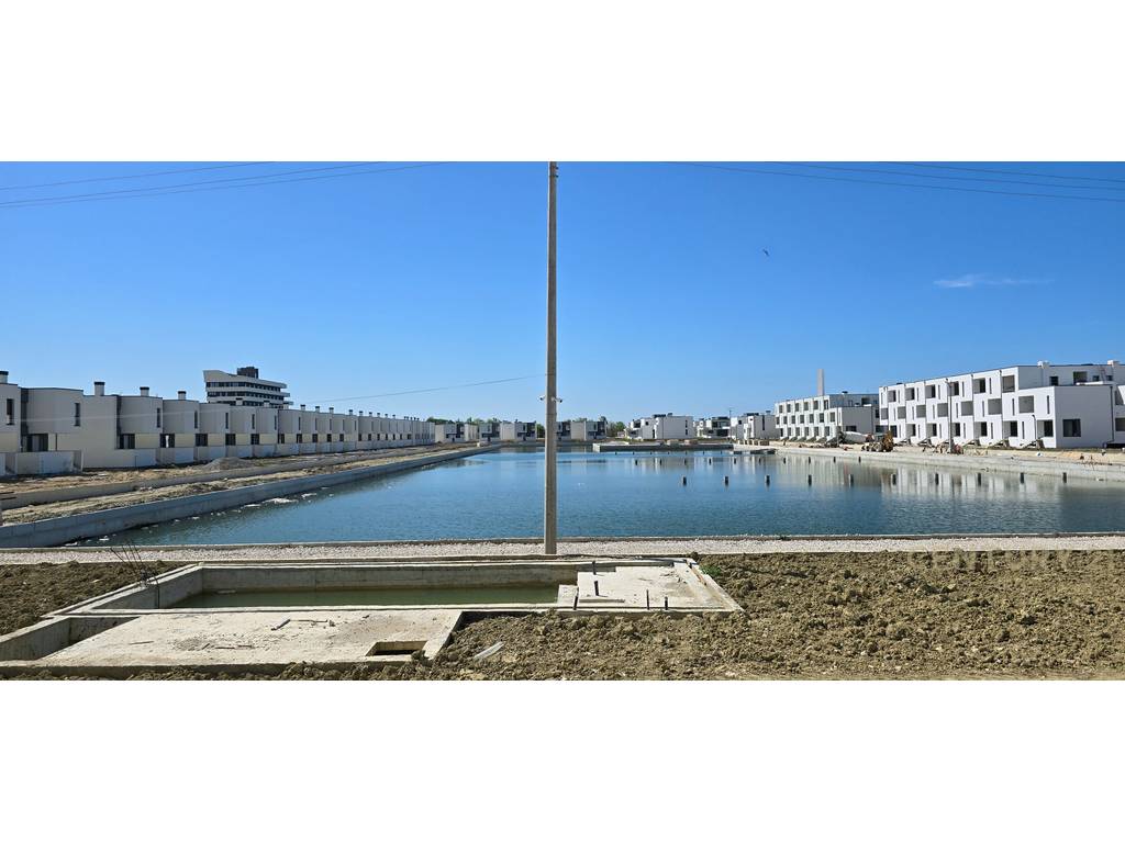 VILE 3-KATESHE ME PISHINE TE TURQUOISE MARINA, GJIRI I LALEZIT!