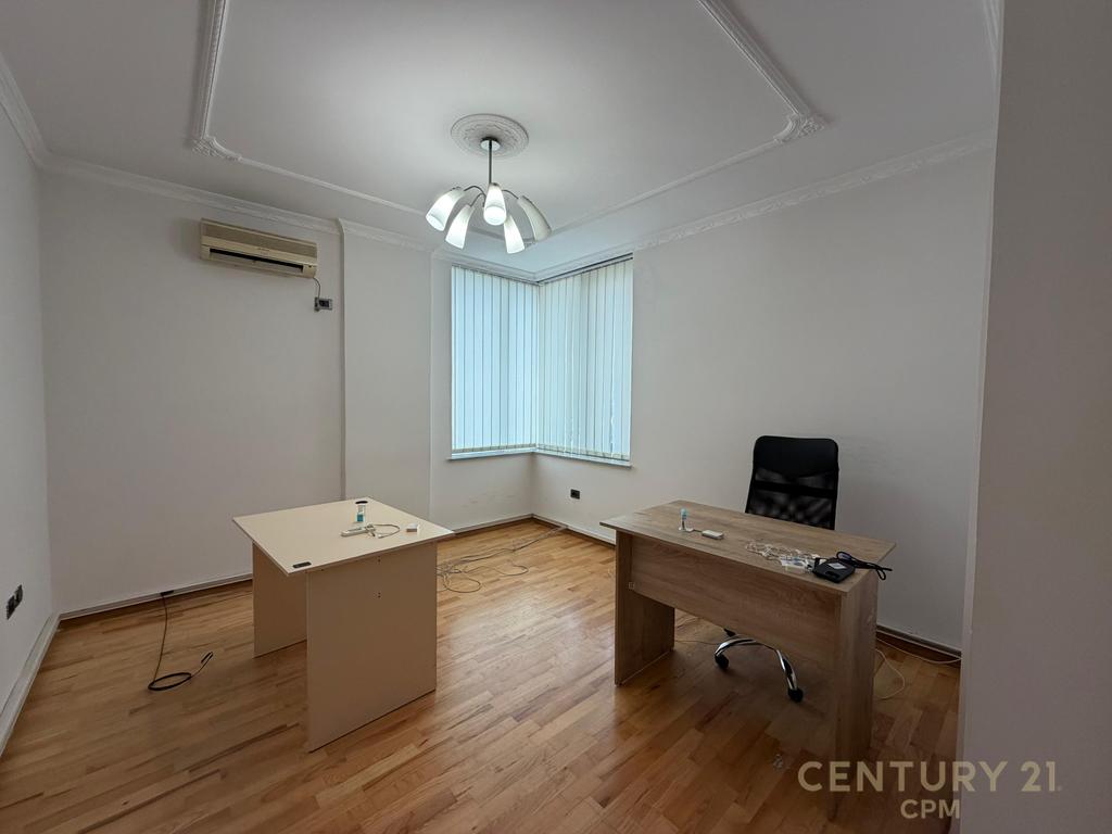 ZYRE Me Qira në Parlamenti, Tiranë - 850€ | 118 m²