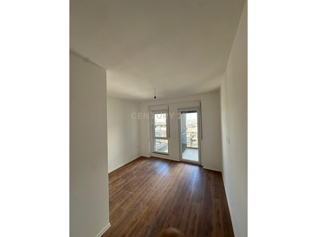 Apartament 1+1 për shitje në Don Bosko – Ndriçim Natyral, Orientim Jug-Perëndim dhe Akses Strategjik!