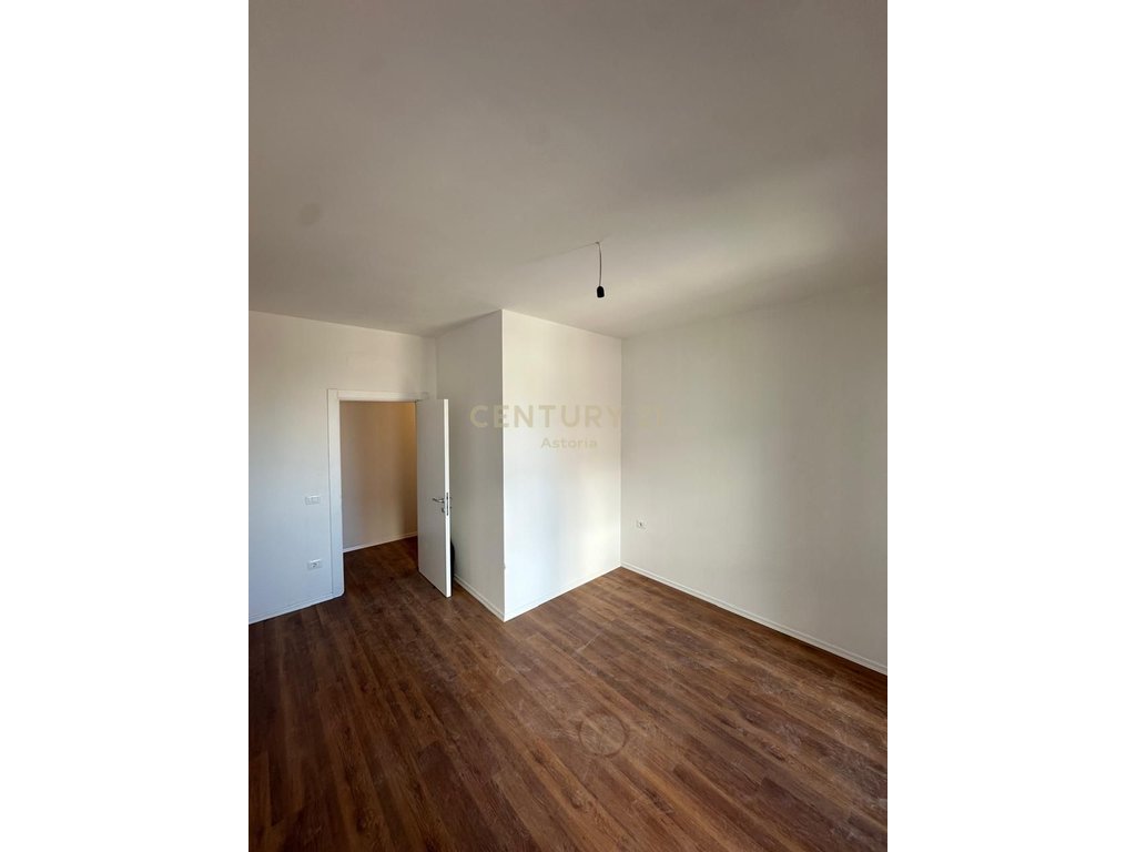 Apartament 1+1 për shitje në Don Bosko – Ndriçim Natyral, Orientim Jug-Perëndim dhe Akses Strategjik!