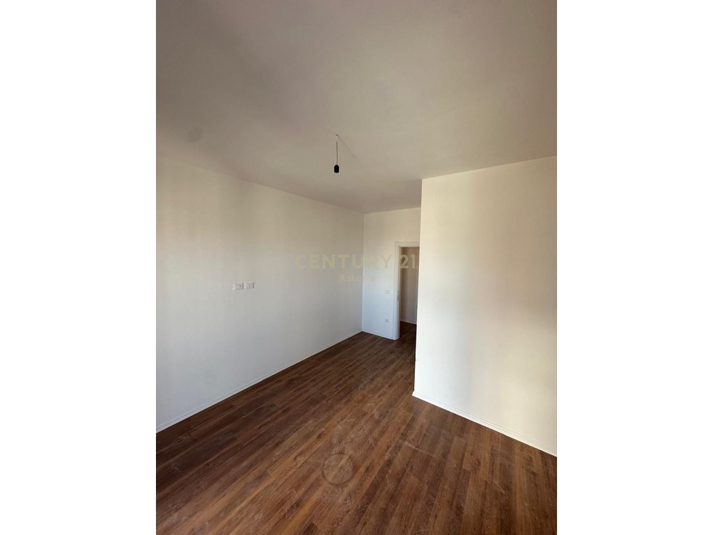 Apartament 1+1 për shitje në Don Bosko – Ndriçim Natyral, Orientim Jug-Perëndim dhe Akses Strategjik!