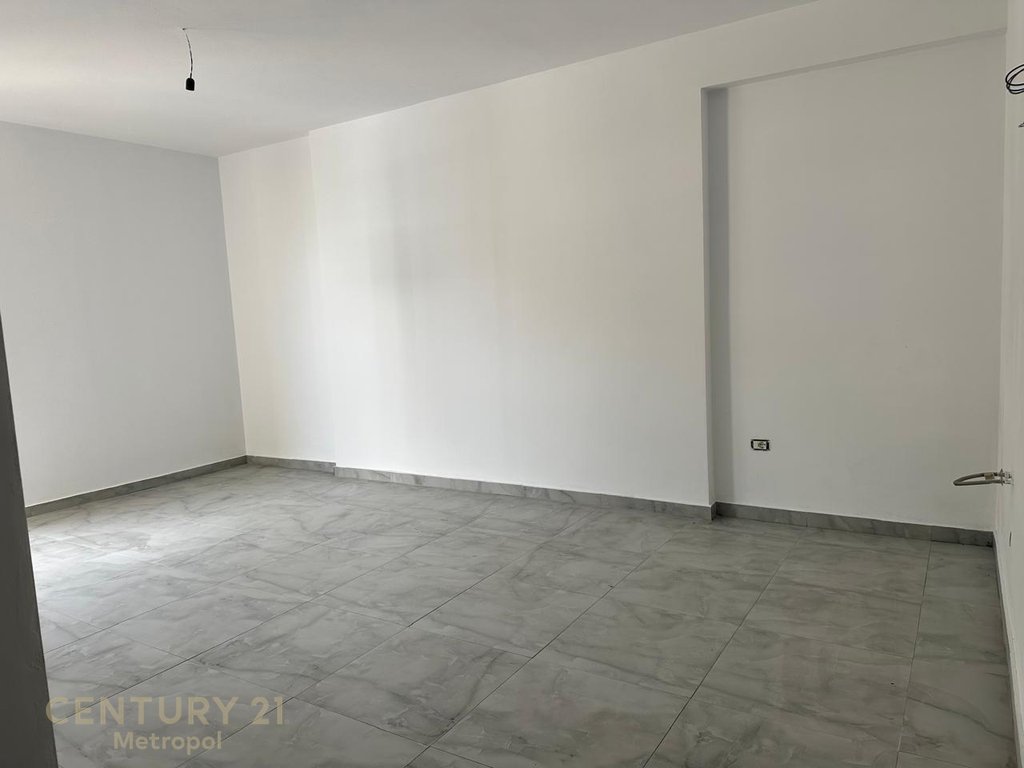 Studio Për Shitje në Lungomare, Vlorë !