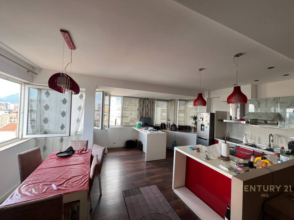 Shitet Apartament 2+1+2 te Selvia – Pallat i Ri me Ashensor
