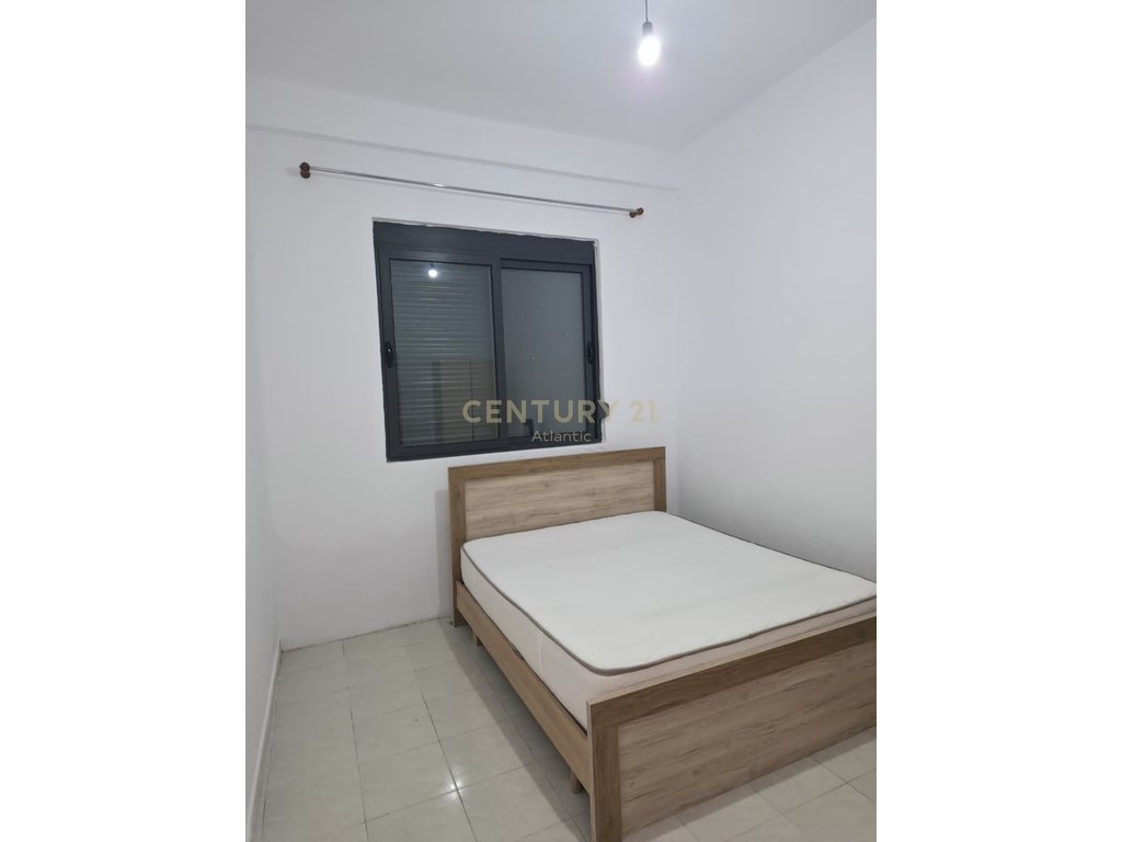Apartament 2+1 për qira në Plazh, Stacioni i Parë – Durrës
