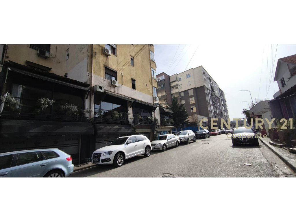 SHESIM AMBIENT KOMERCIAL, PRANË TV KLAN, NGJITUR ME UNIVERSITETIN EUROPIAN TE TIRANES (UET)