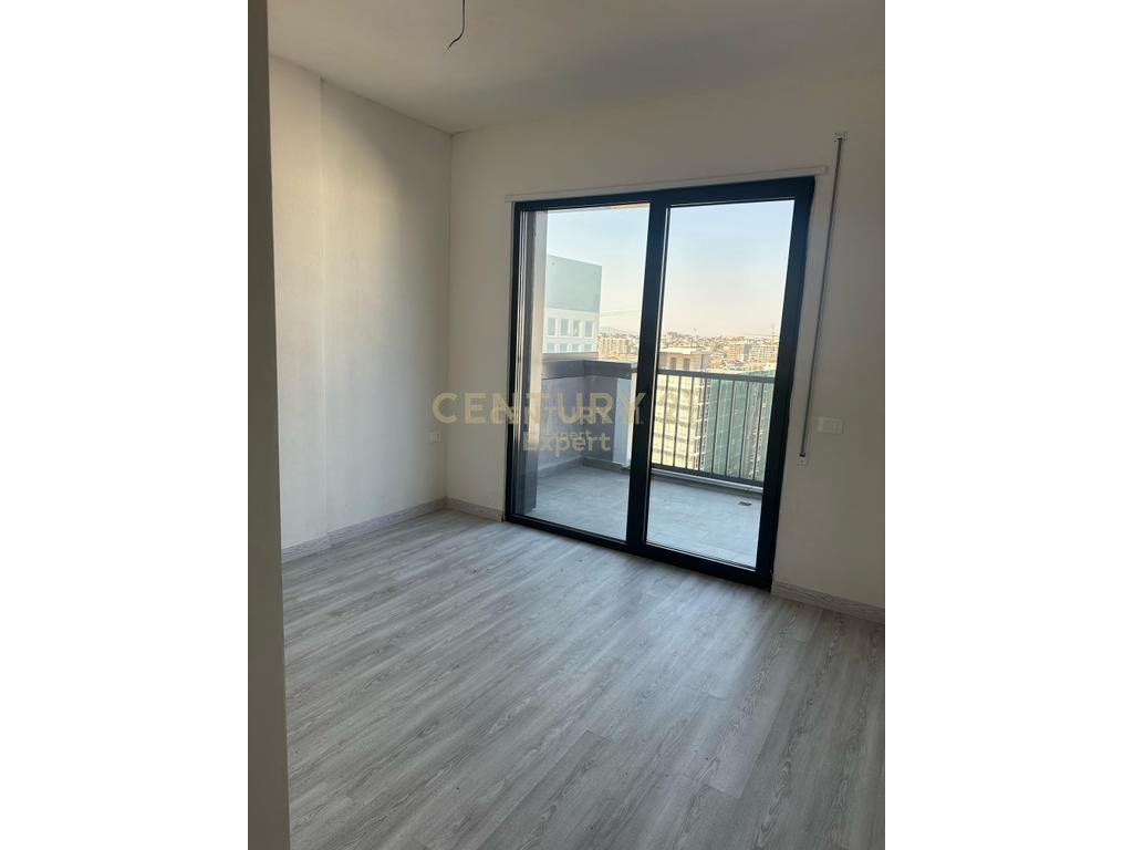 JAPIM ME QIRA APARTAMENT 2+1+2  PER ZYRE TEK BULEVARDI I RI!