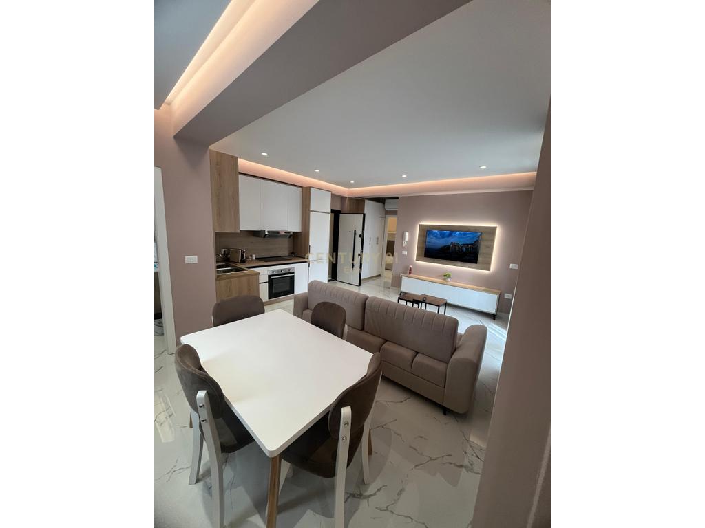 Apartament 2+1 Me Qira në Qendër të Golemit  !