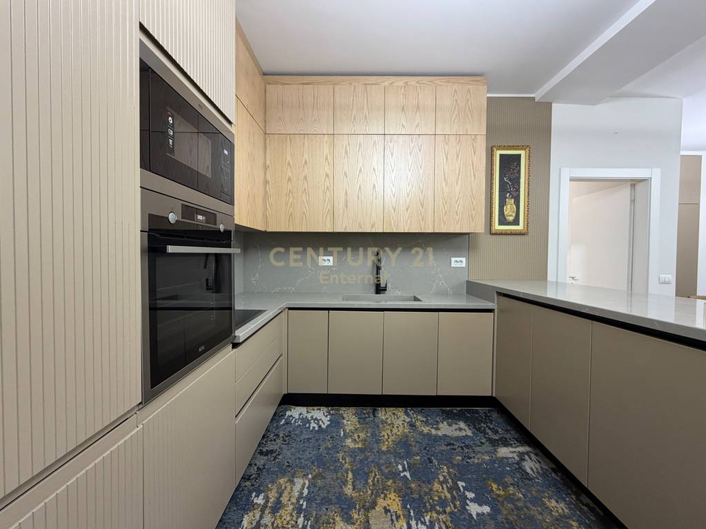 Apartament 3+1+Parkim per qira ne Garden Building