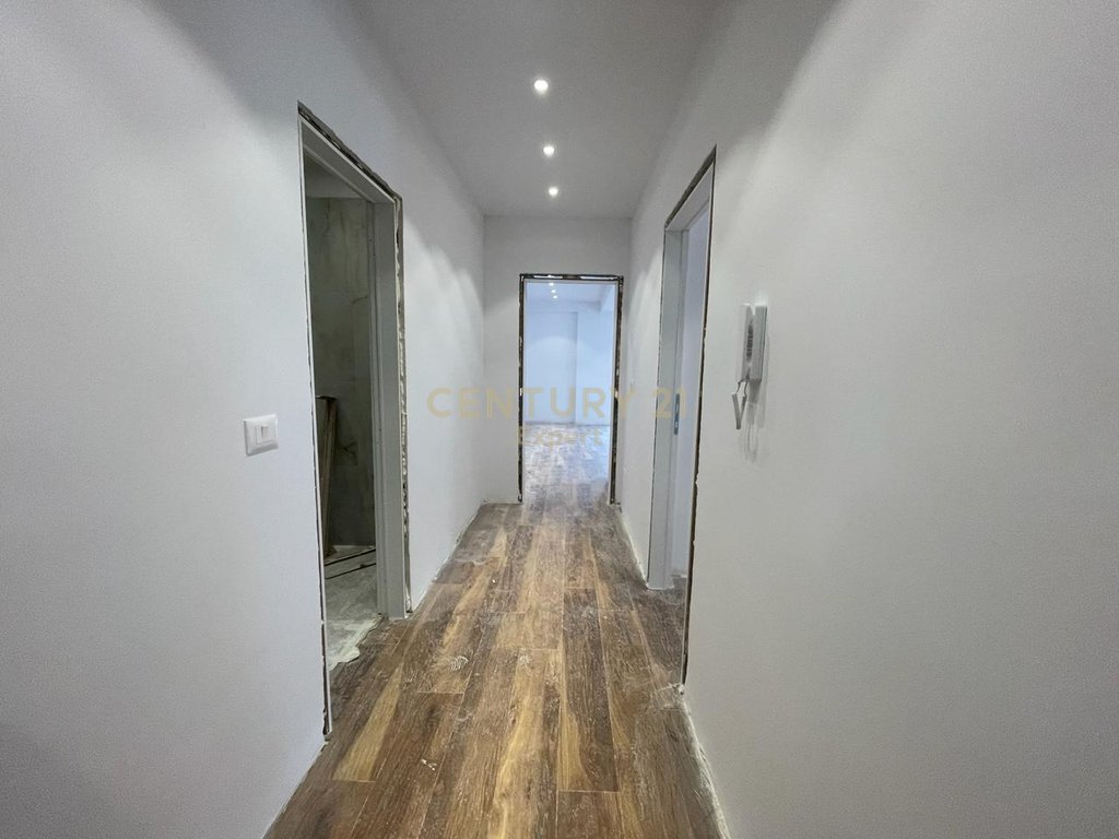 APARTAMENT 2+1 PER SHITJE NE RR. e KOKONOZEVE, PORCELAN !!