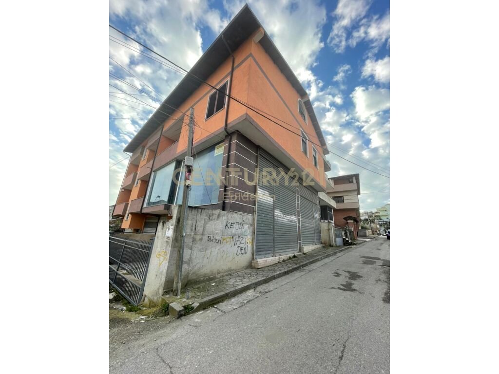 Vilë per Shitje në Rrugen Aleksander Goga, Durrës - 160,000€ | 411 m²