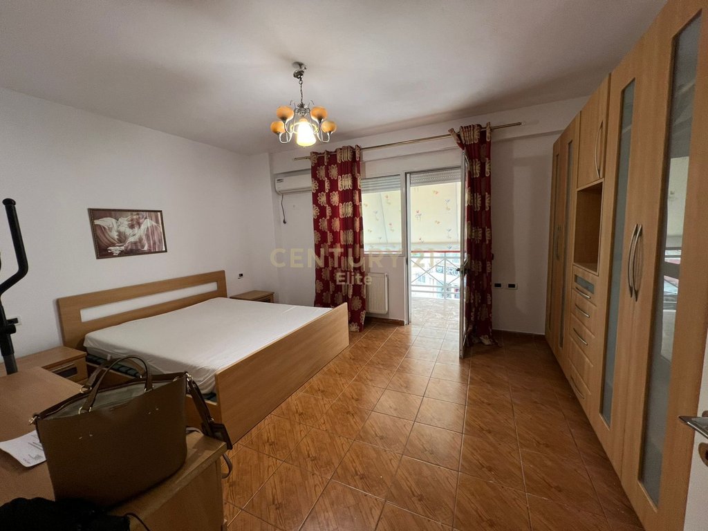 Zyrë 2+1+2 Me Qira në Garda, Gjimnazi Petro Nini Luarasi, Tirana e Re - 1200€ | 127.20 m²