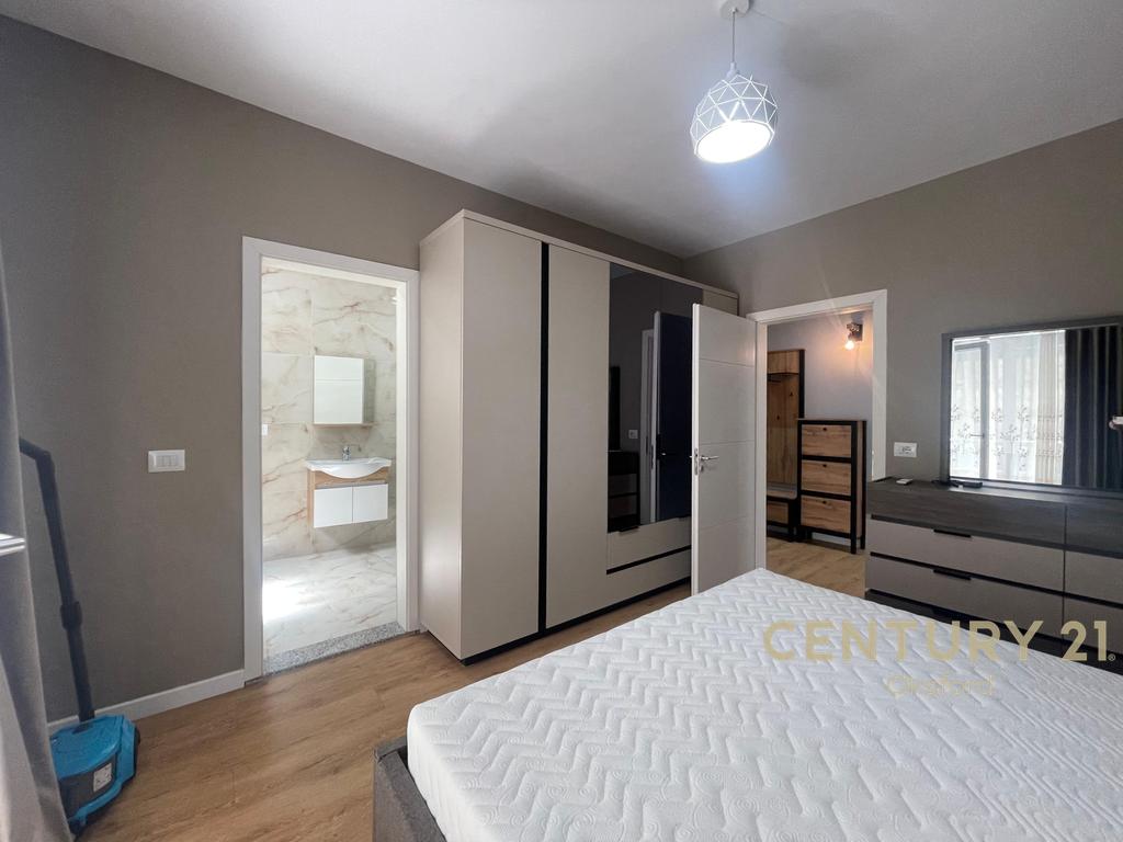 APARTAMENT PËR QIRA 2+1+2+POST PARKIMI TE KOPSHTI BOTANIK!