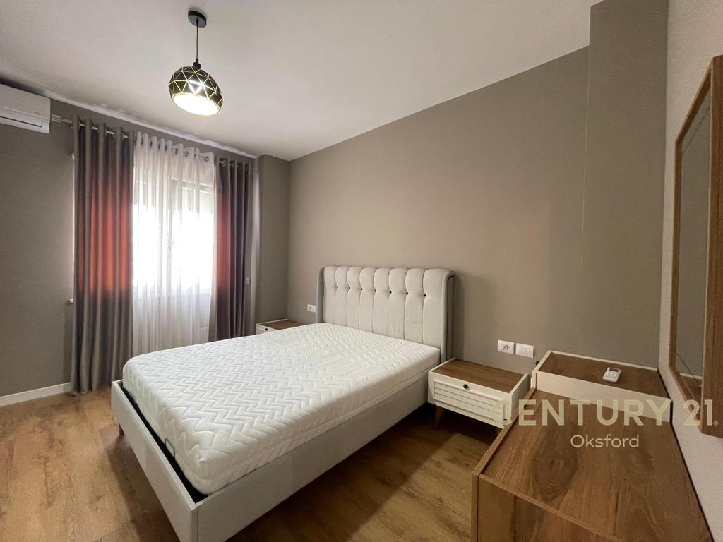 APARTAMENT PËR QIRA 2+1+2+POST PARKIMI TE KOPSHTI BOTANIK!