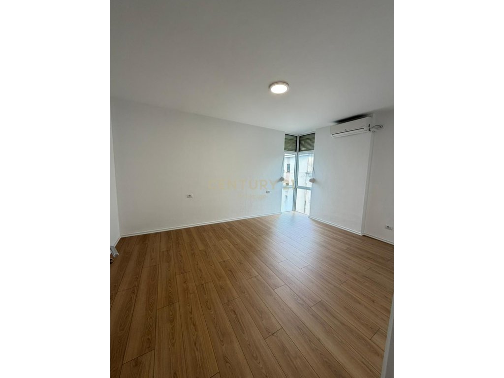APARTAMENT 2+1+2 ME QIRA, TEK ISH-EKSPOZITA, TIRANE!