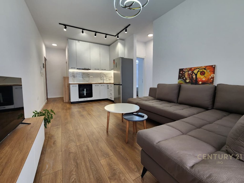 JEPET APARTAMENT 2+1 PER QIRA PRANE PAZARIT!