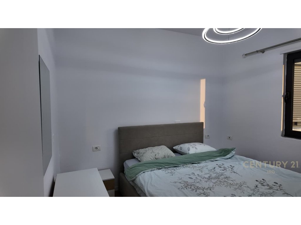 JEPET APARTAMENT 2+1 PER QIRA PRANE PAZARIT!