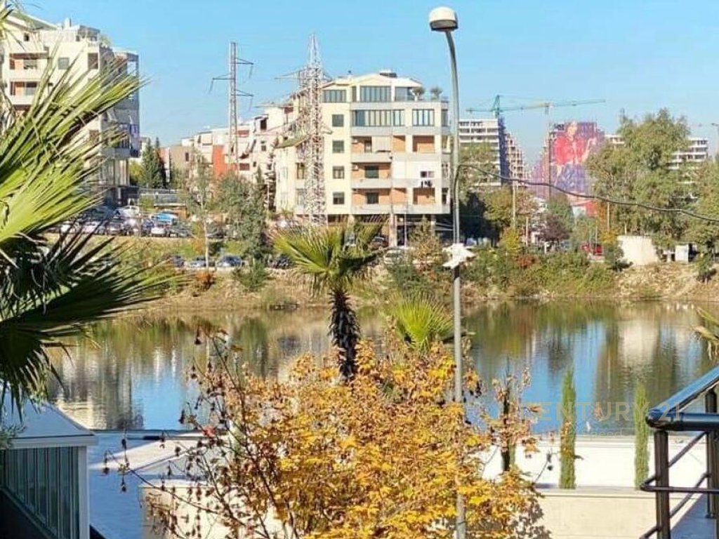 Dyqan në Shitje në zonen e Liqenit te  Thatë!