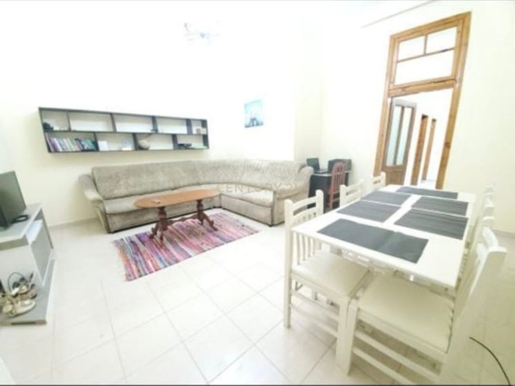 Shitet apartament 2+1 në Pogradec
