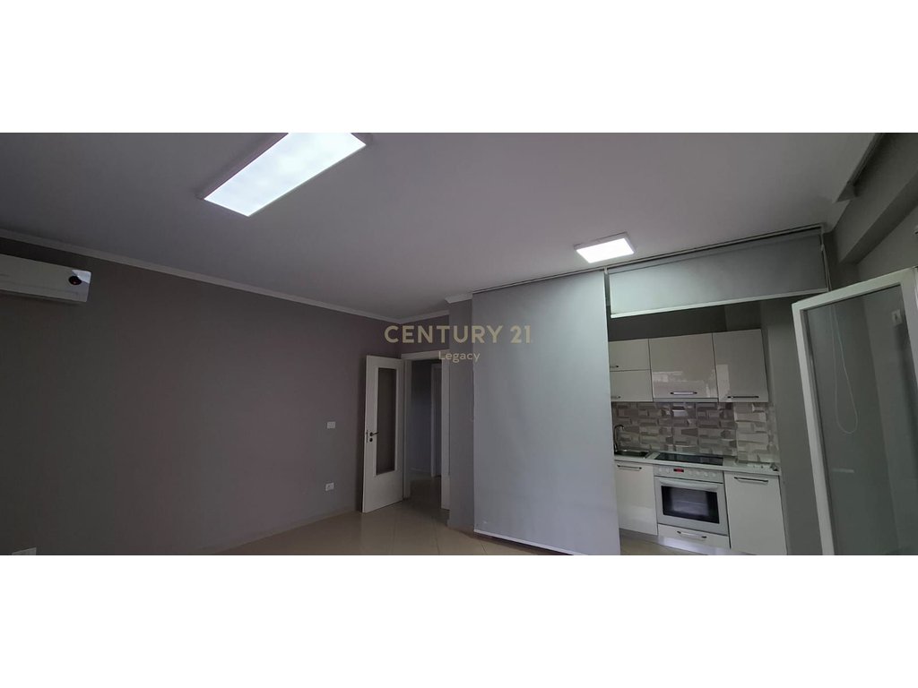 Apartament 2+1 me qera per zyra - Perballe Parlamentit