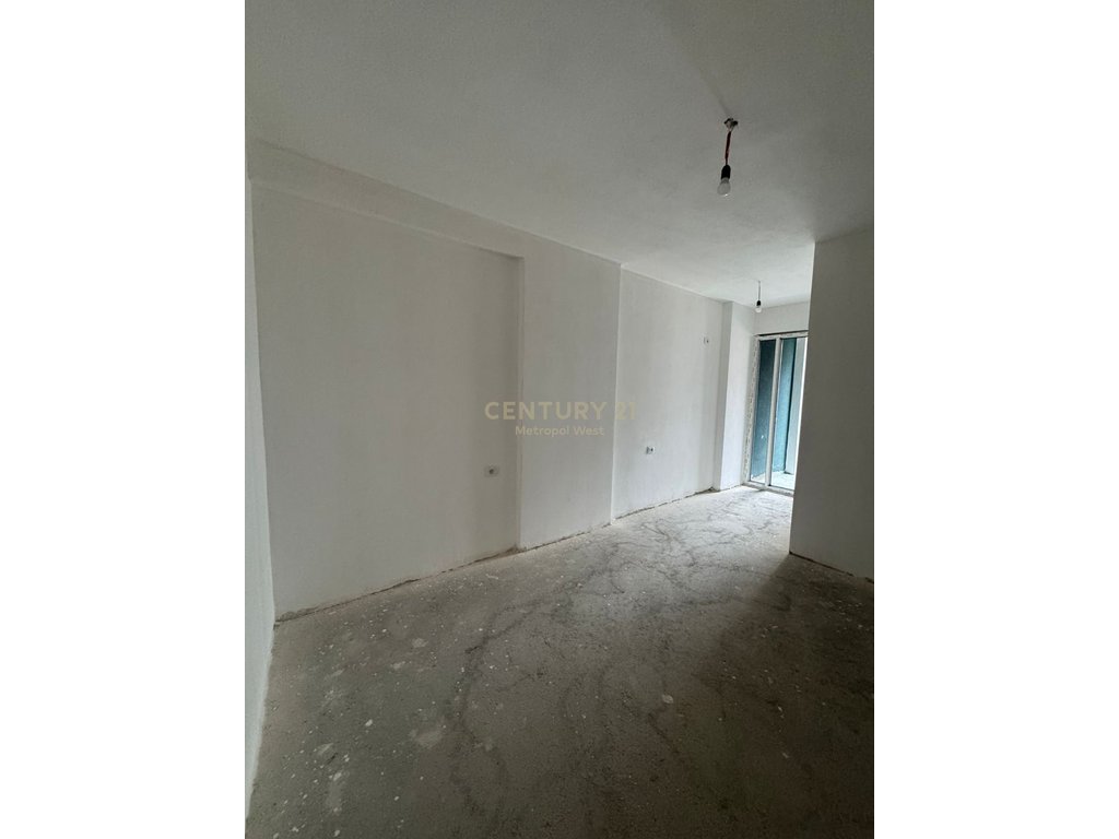Shitet Apartament 2+1+2 tek Kompleksi Mirabella, Oxhaku
