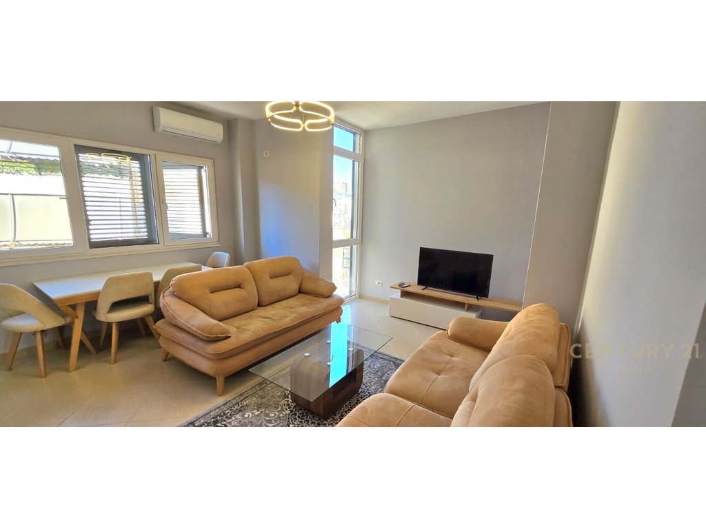 Shitet apartament 2+1+2 Ballkone në zonën e Liqenit të Thatë, pranë Hotel Radisson.