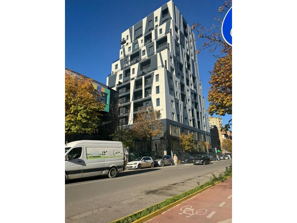 ZYRE PER QIRA + POST PARKIMI, RR.BARRIKADAVE, QENDER TIRANE!