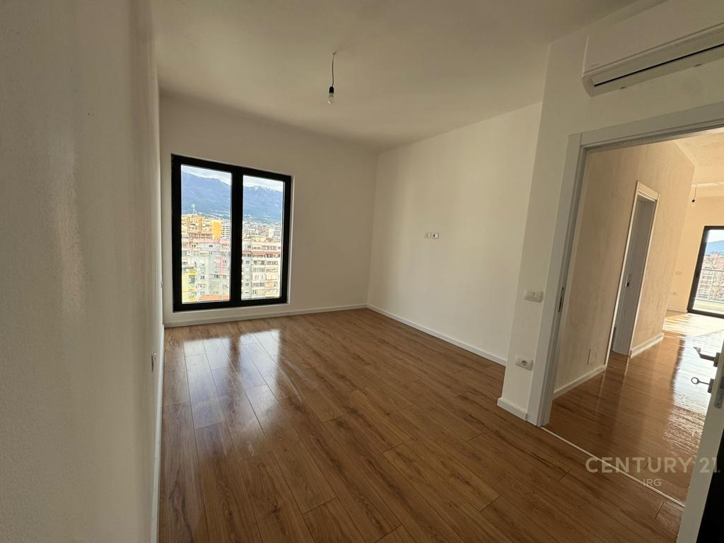 ZYRE PER QIRA + POST PARKIMI, RR.BARRIKADAVE, QENDER TIRANE!