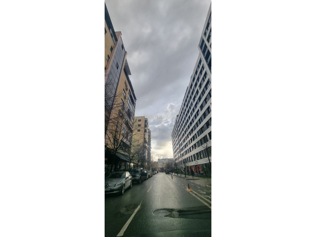 JAPIM   ME QIRA  APARTAMENT  2+1+2 PER  ZYRE  /BANIM,MBRAPA  SQUARE  21!