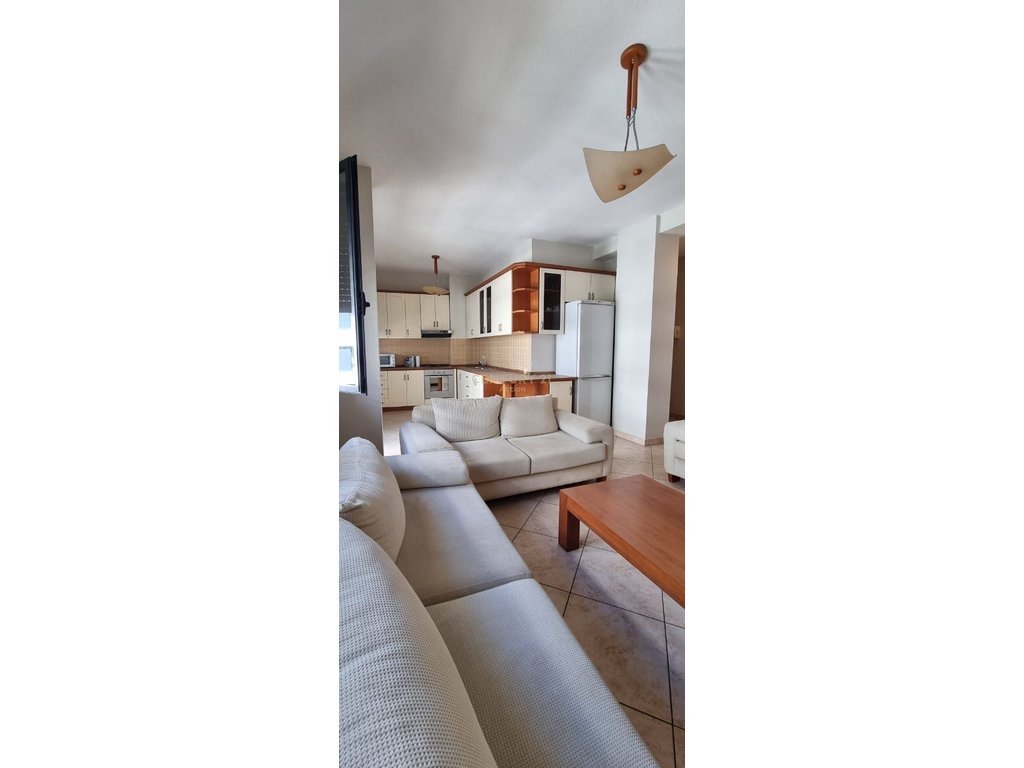 JAPIM   ME QIRA  APARTAMENT  2+1+2 PER  ZYRE  /BANIM,MBRAPA  SQUARE  21!