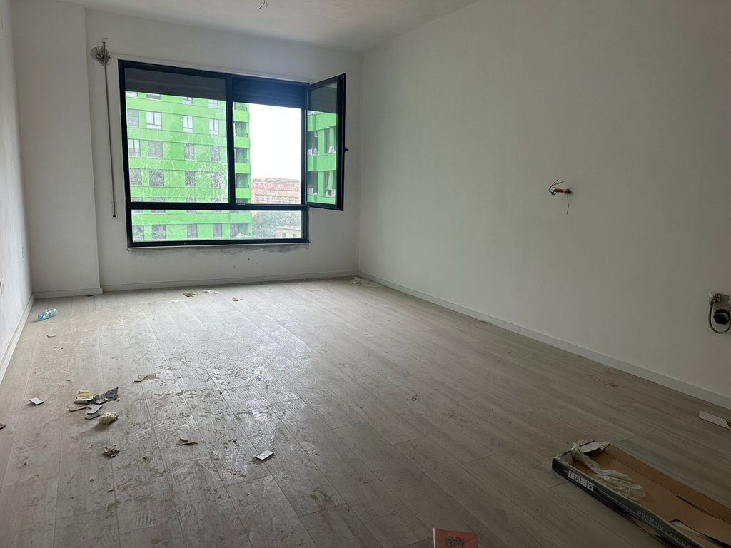Apartament 3+1+2 për shitje në Rrugën 5 Maji