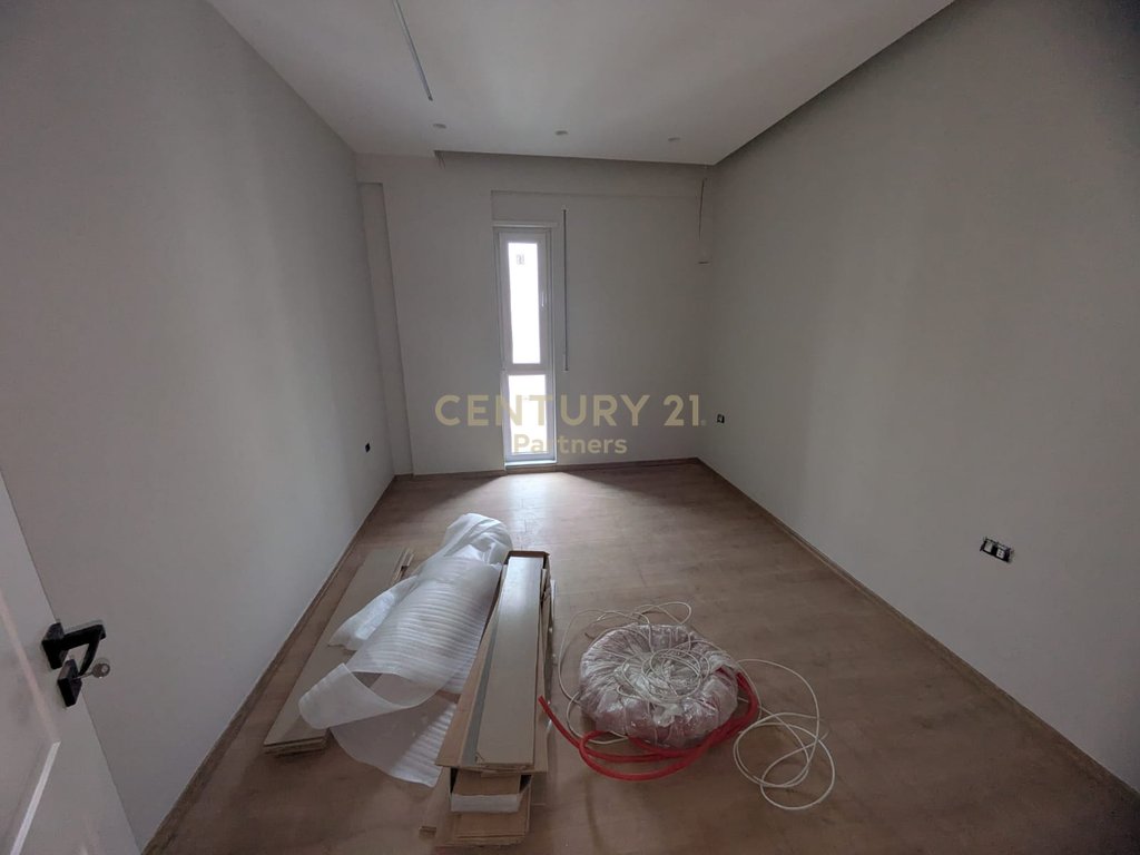 APARTAMENT 2+1+2 PER SHITJE NE RRUGEN 5 MAJI PRANE CONCORD CENTER