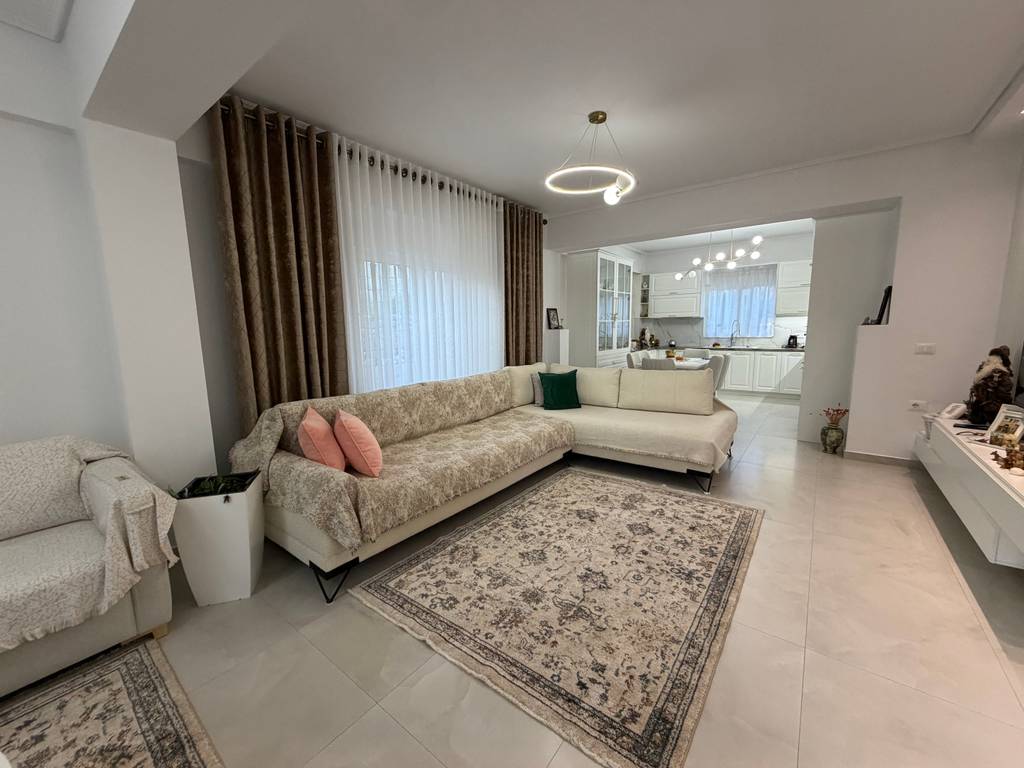 METOQ, SARANDE - SHESIM SHTEPI PRIVATE ME OBORR