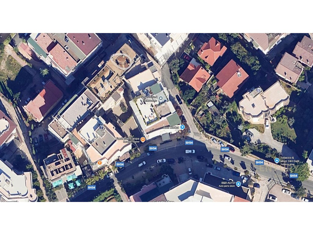 Shitet - Njesi Sherbimi 262 m2 , Kati përdhe  në Fresk