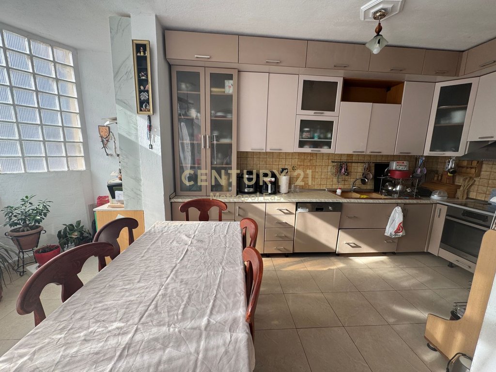 Shitet Apartament 2+1+2 - Kodra e Diellit