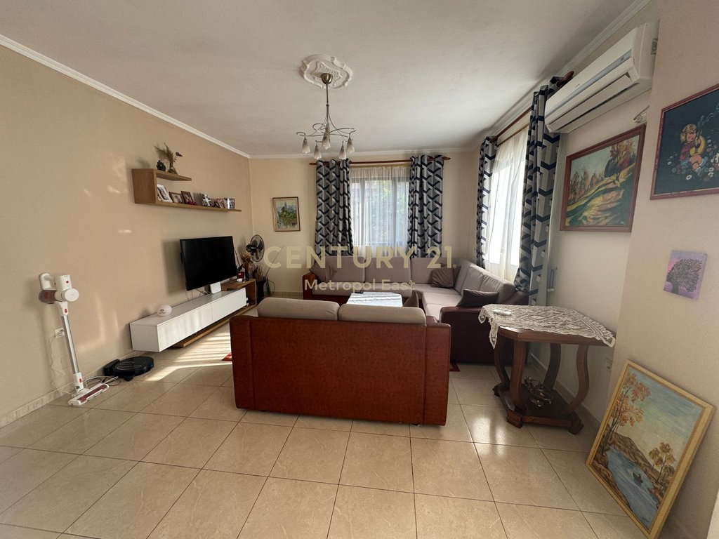 Shitet Apartament 2+1+2 - Kodra e Diellit
