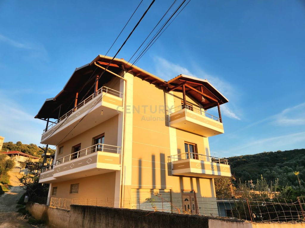 Shtëpi Private 3-Katëshe me Qira në Vlorë