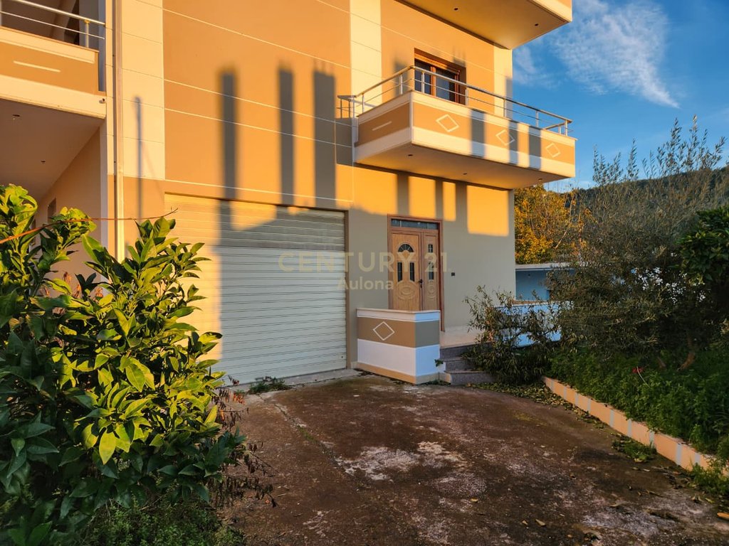 Shtëpi Private 3-Katëshe me Qira në Vlorë